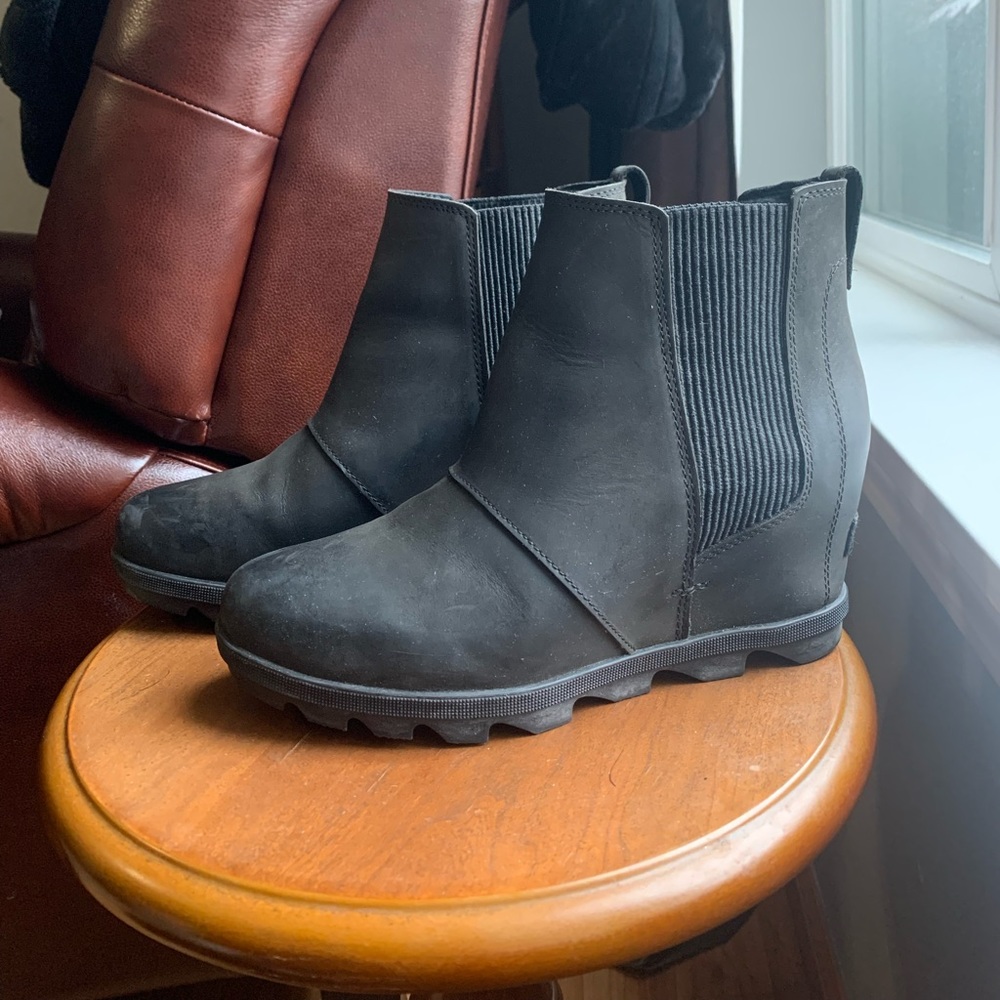 Sorel wedge chelsea boots